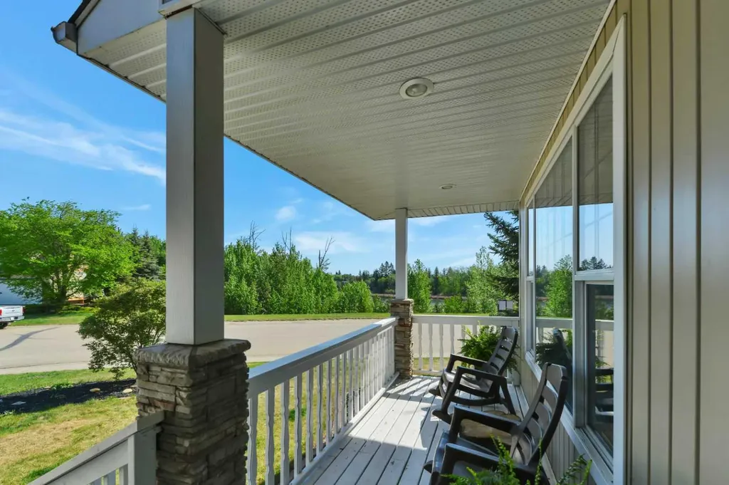 1 Spruce Close Lacombe AB T4L 2L3