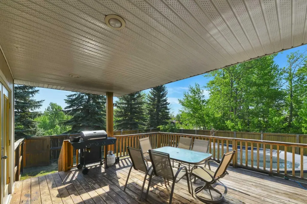 1 Spruce Close Lacombe AB T4L 2L3