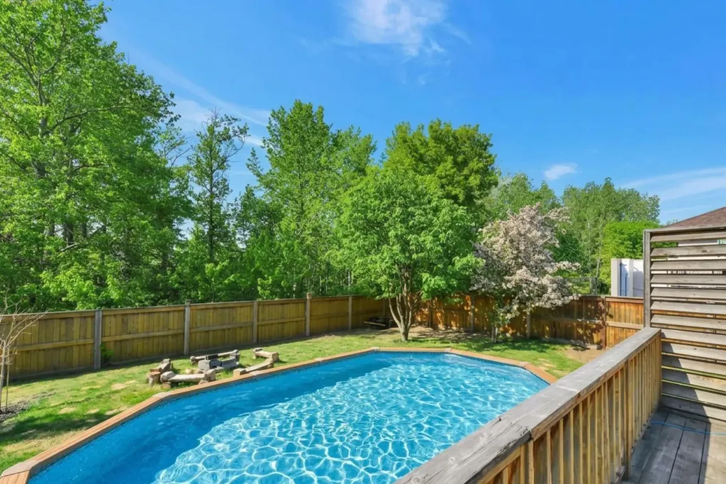 1 Spruce Close Lacombe AB T4L 2L3