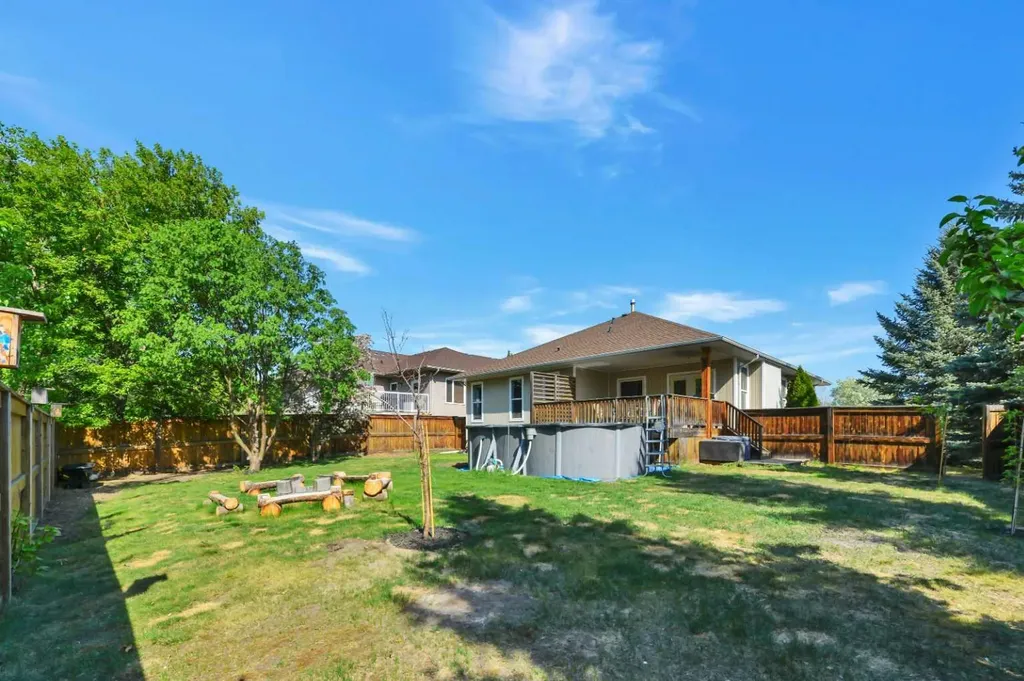 1 Spruce Close Lacombe AB T4L 2L3