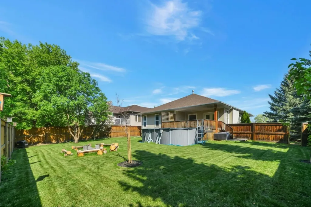 1 Spruce Close Lacombe AB T4L 2L3