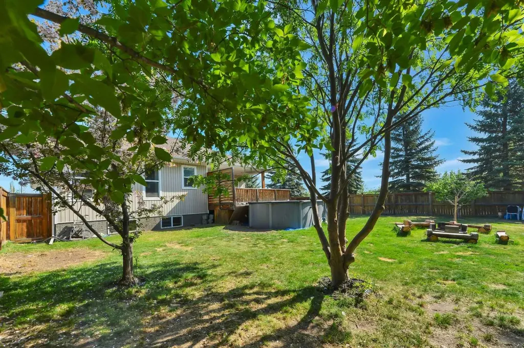 1 Spruce Close Lacombe AB T4L 2L3