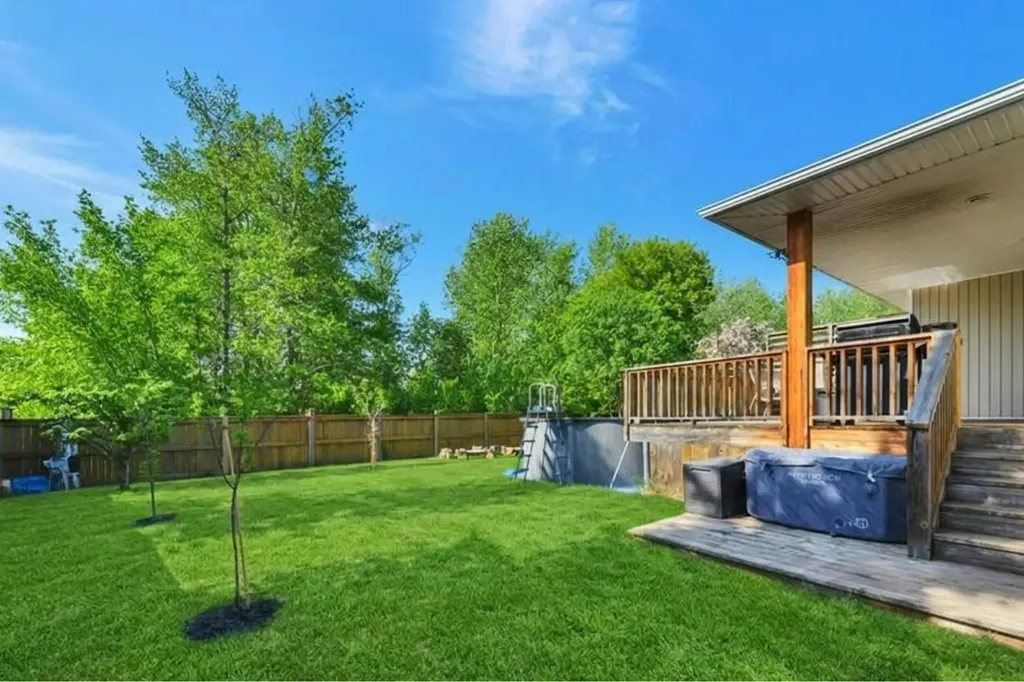1 Spruce Close Lacombe AB T4L 2L3