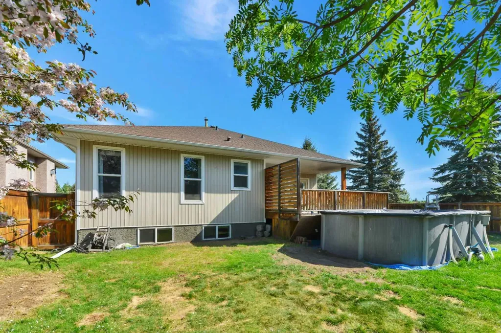 1 Spruce Close Lacombe AB T4L 2L3
