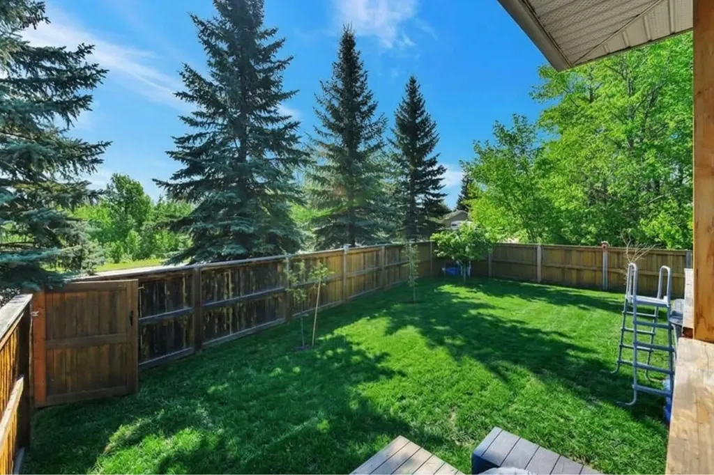 1 Spruce Close Lacombe AB T4L 2L3