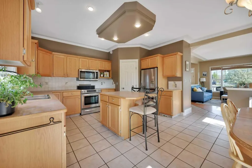 1 Spruce Close Lacombe AB T4L 2L3