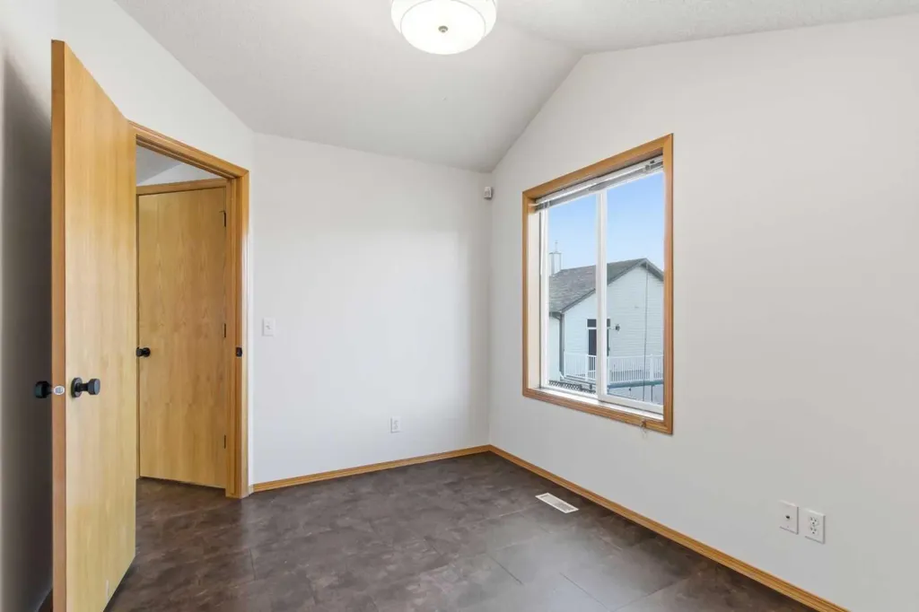 68 Silver Springs Way Airdrie AB T4B2R6