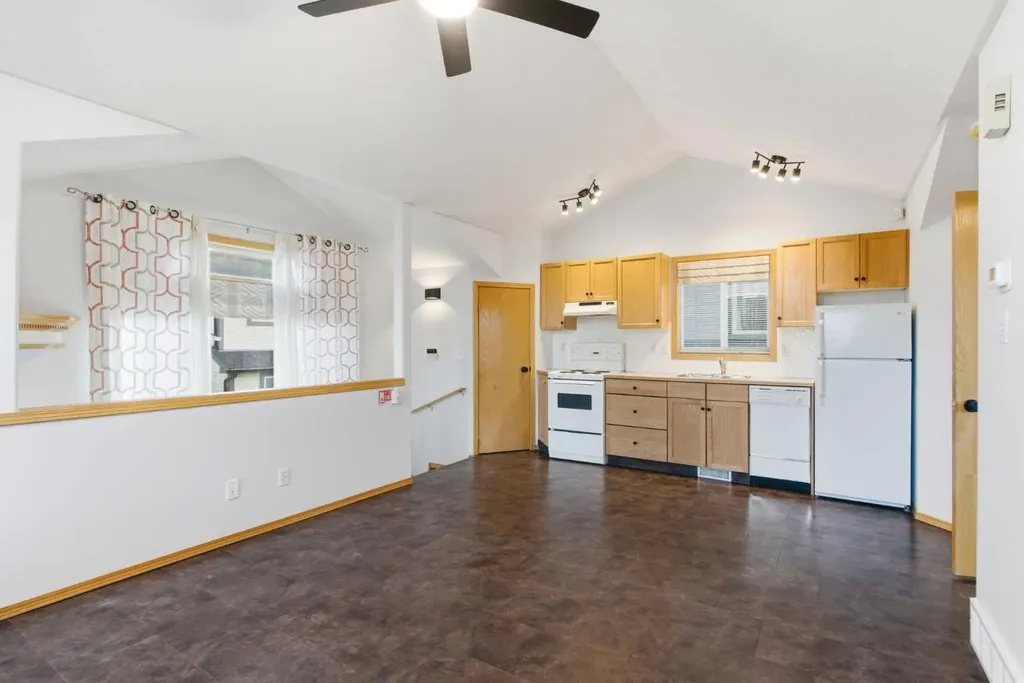 68 Silver Springs Way Airdrie AB T4B2R6