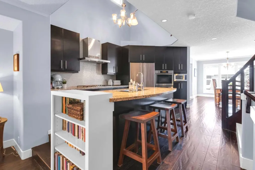448 13 Street NW Calgary AB T2N 1Z2