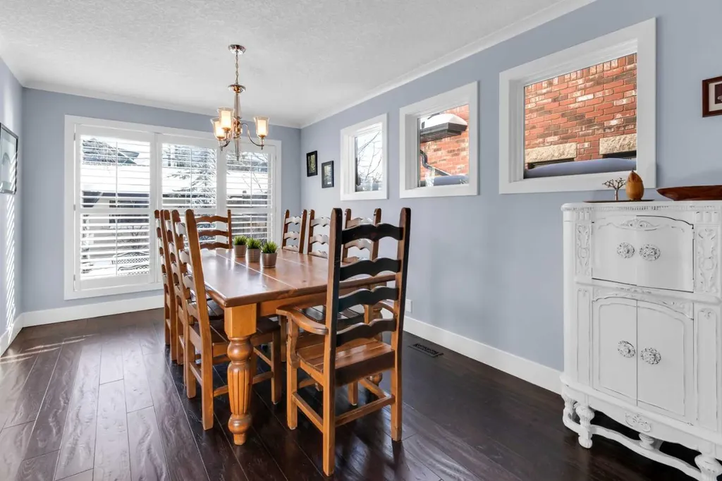 448 13 Street NW Calgary AB T2N 1Z2