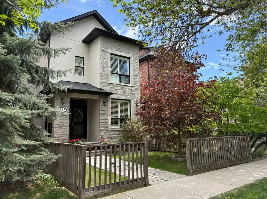 448 13 Street NW Calgary AB T2N 1Z2