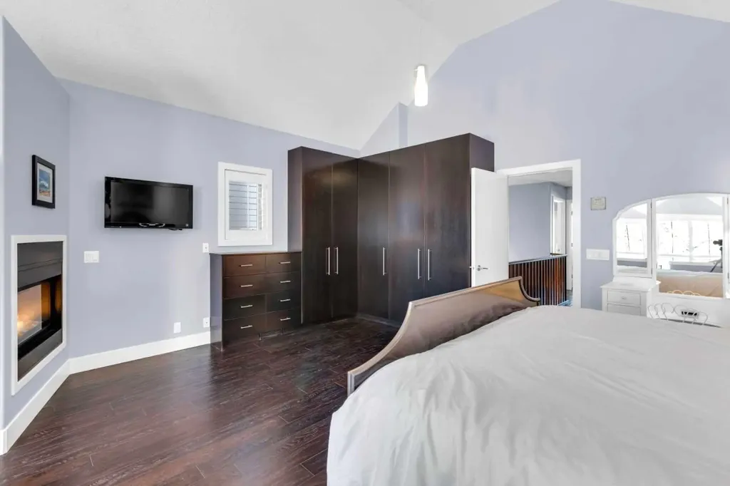 448 13 Street NW Calgary AB T2N 1Z2