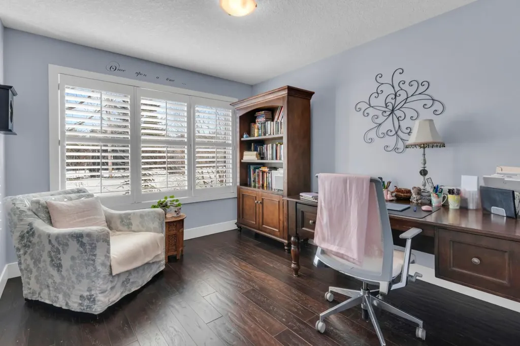 448 13 Street NW Calgary AB T2N 1Z2