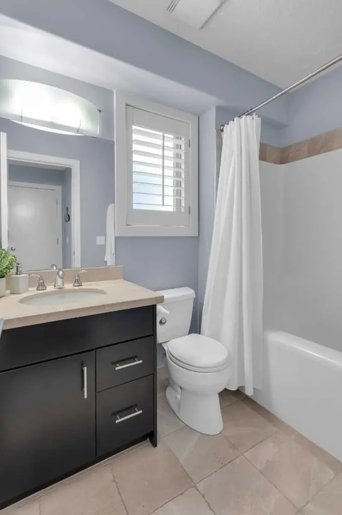 448 13 Street NW Calgary AB T2N 1Z2