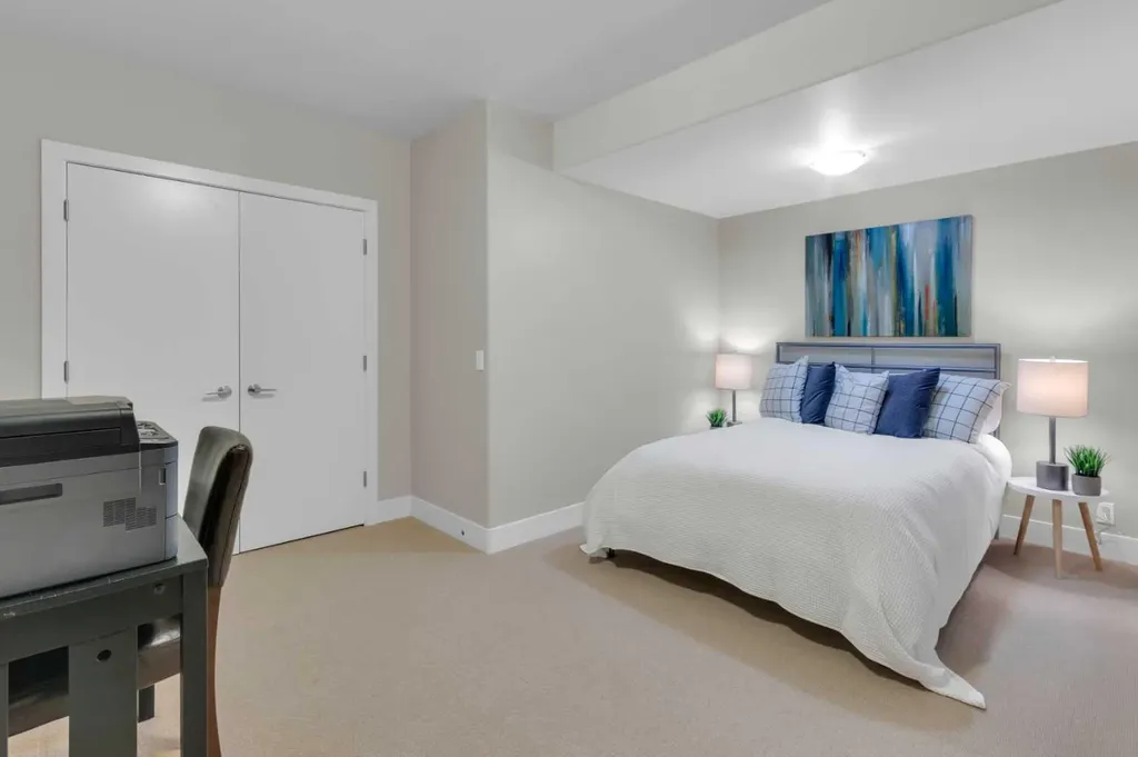 448 13 Street NW Calgary AB T2N 1Z2
