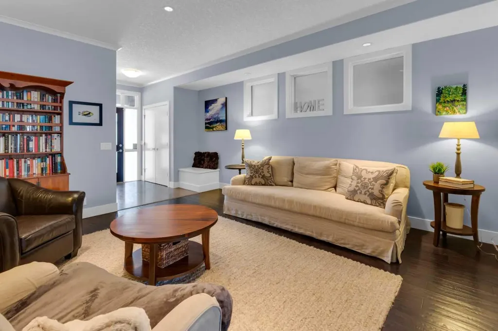 448 13 Street NW Calgary AB T2N 1Z2
