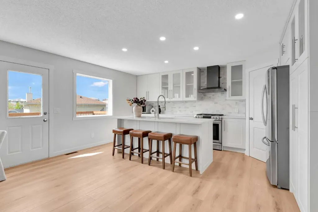 214 Royal Birch View NW Calgary AB T3G 5J8
