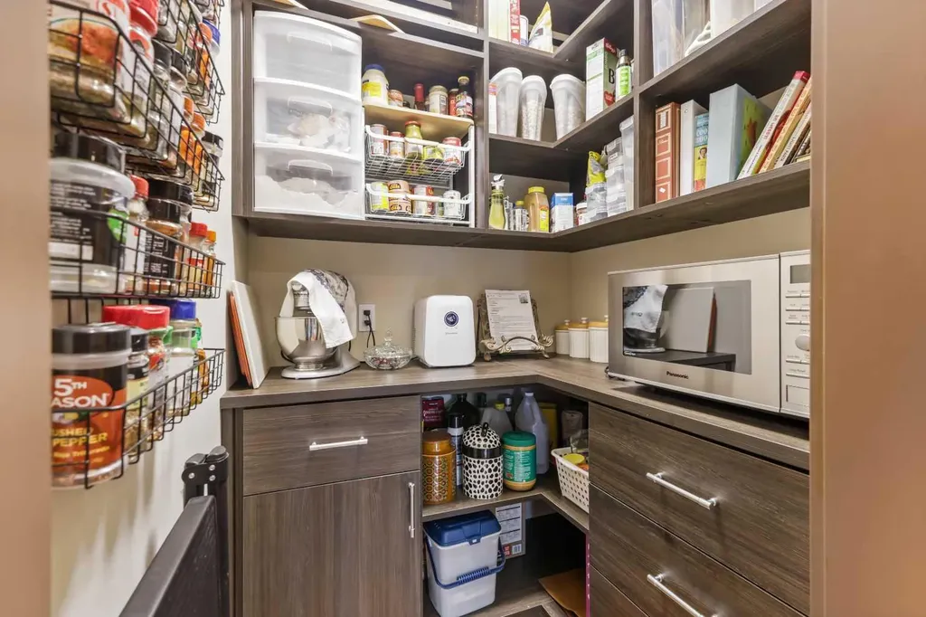 652 Quarry Way SE Calgary AB T2C 5H6