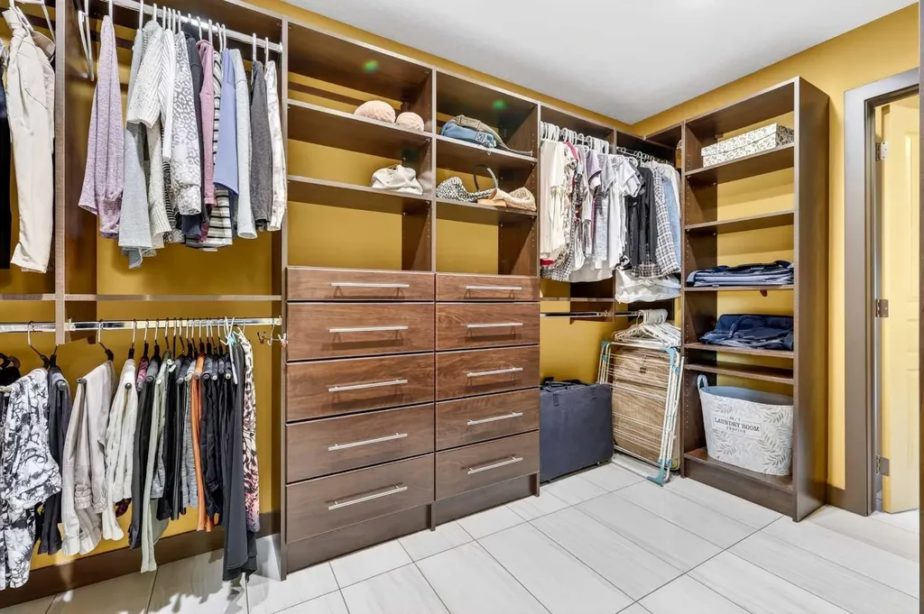 652 Quarry Way SE Calgary AB T2C 5H6