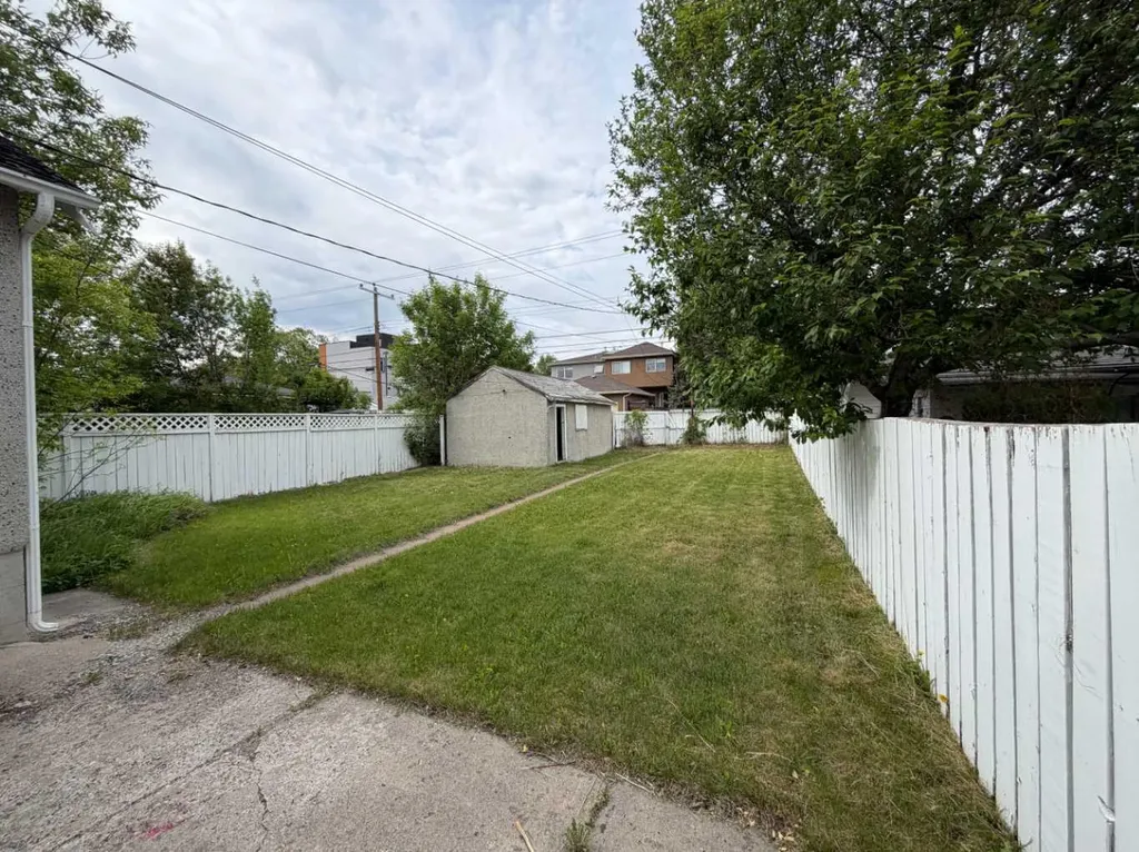 1018 17 Avenue NW Calgary AB T2M 0P4