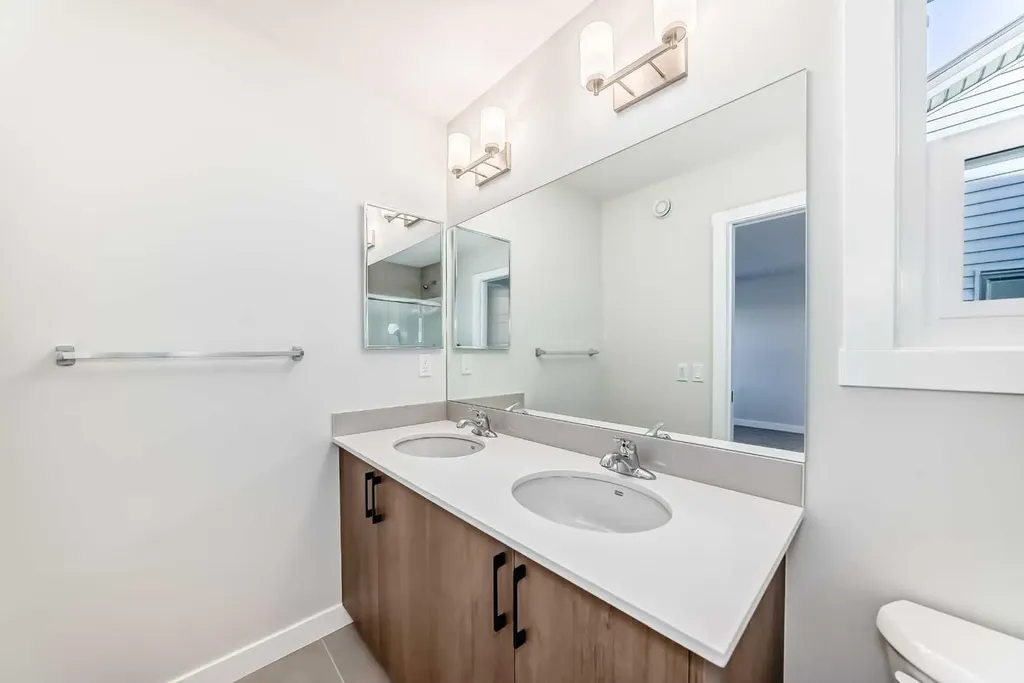 241 Bridgeport Gate Chestermere AB T1X 0B5