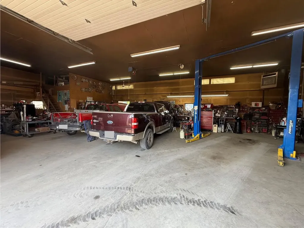 2018 19 Avenue Nanton AB T0L 1R0