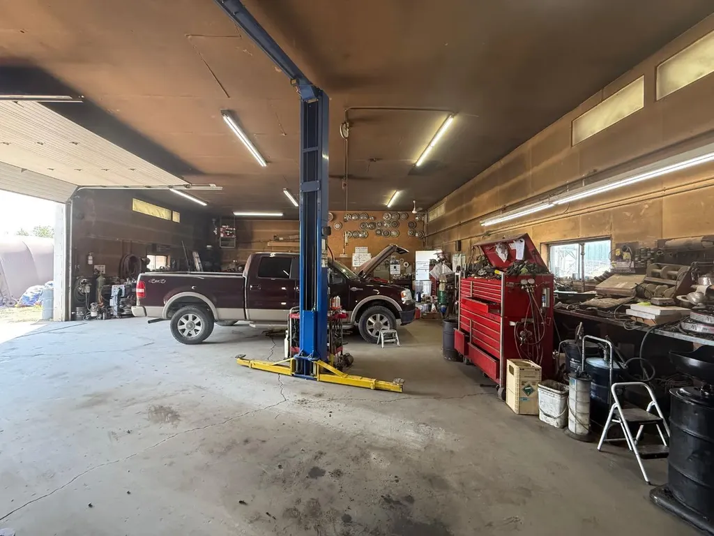 2018 19 Avenue Nanton AB T0L 1R0