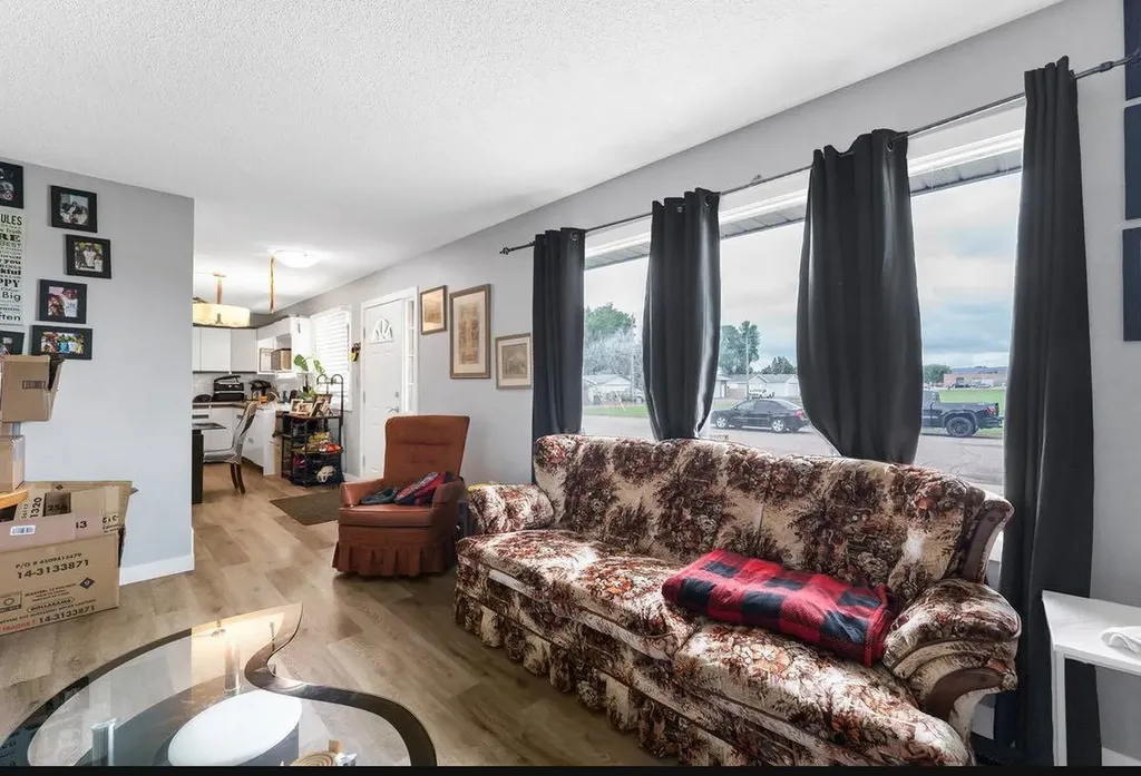 1265 2 Avenue NE Medicine Hat AB T1A 6A7