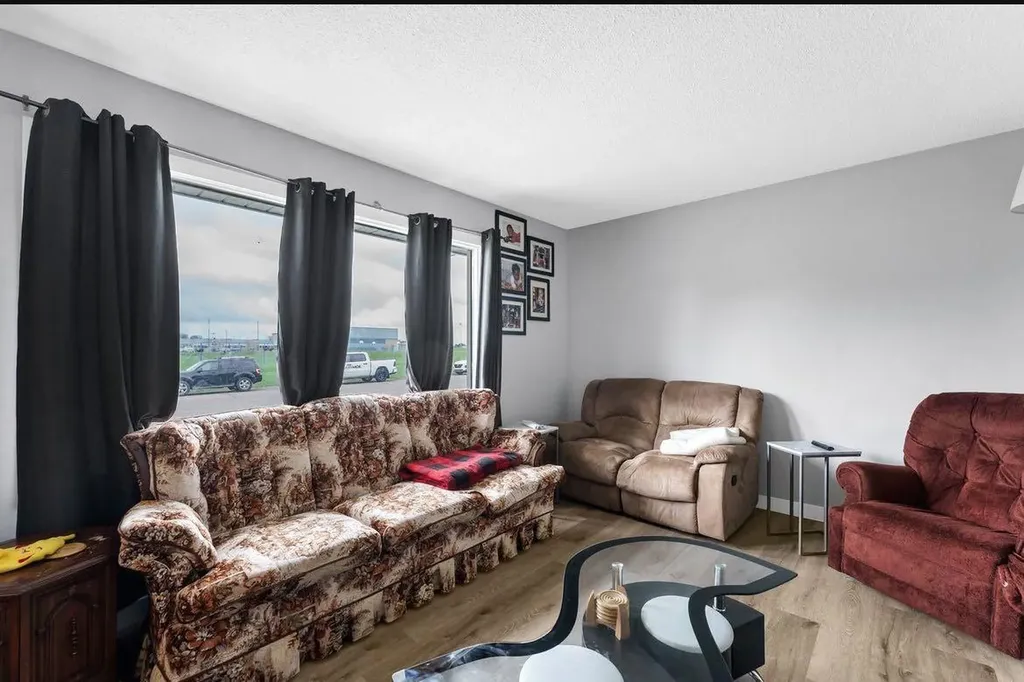 1265 2 Avenue NE Medicine Hat AB T1A 6A7