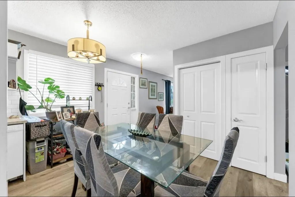1265 2 Avenue NE Medicine Hat AB T1A 6A7