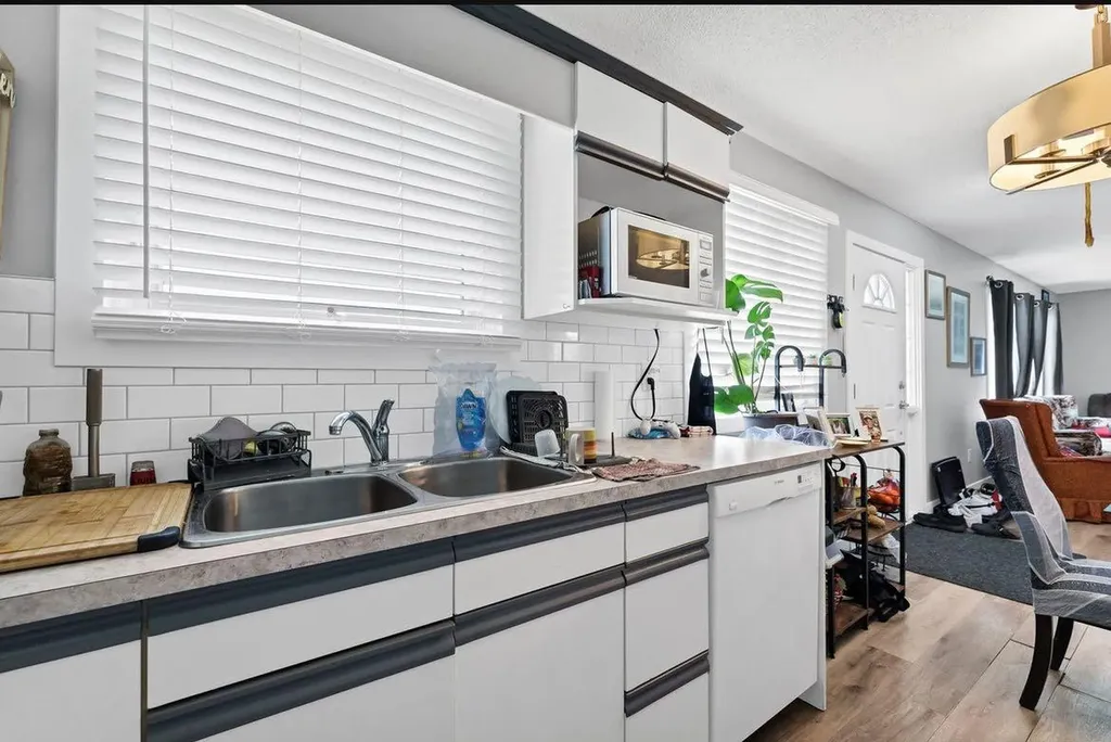 1265 2 Avenue NE Medicine Hat AB T1A 6A7