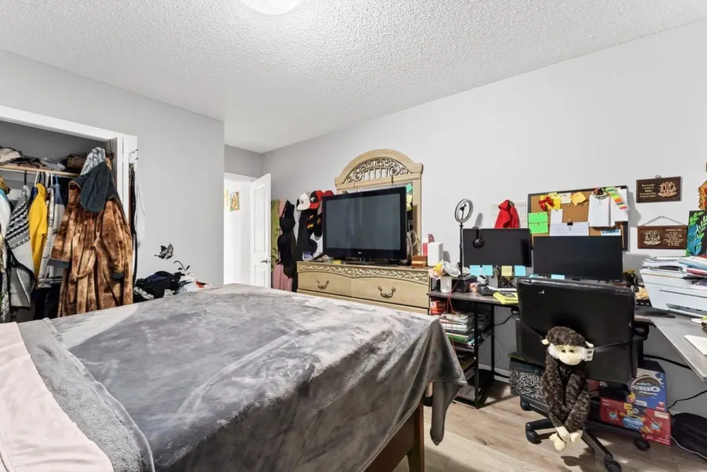 1265 2 Avenue NE Medicine Hat AB T1A 6A7