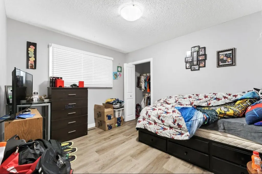 1265 2 Avenue NE Medicine Hat AB T1A 6A7