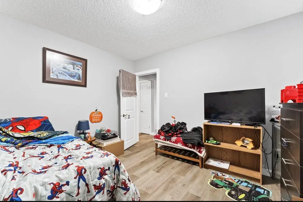1265 2 Avenue NE Medicine Hat AB T1A 6A7