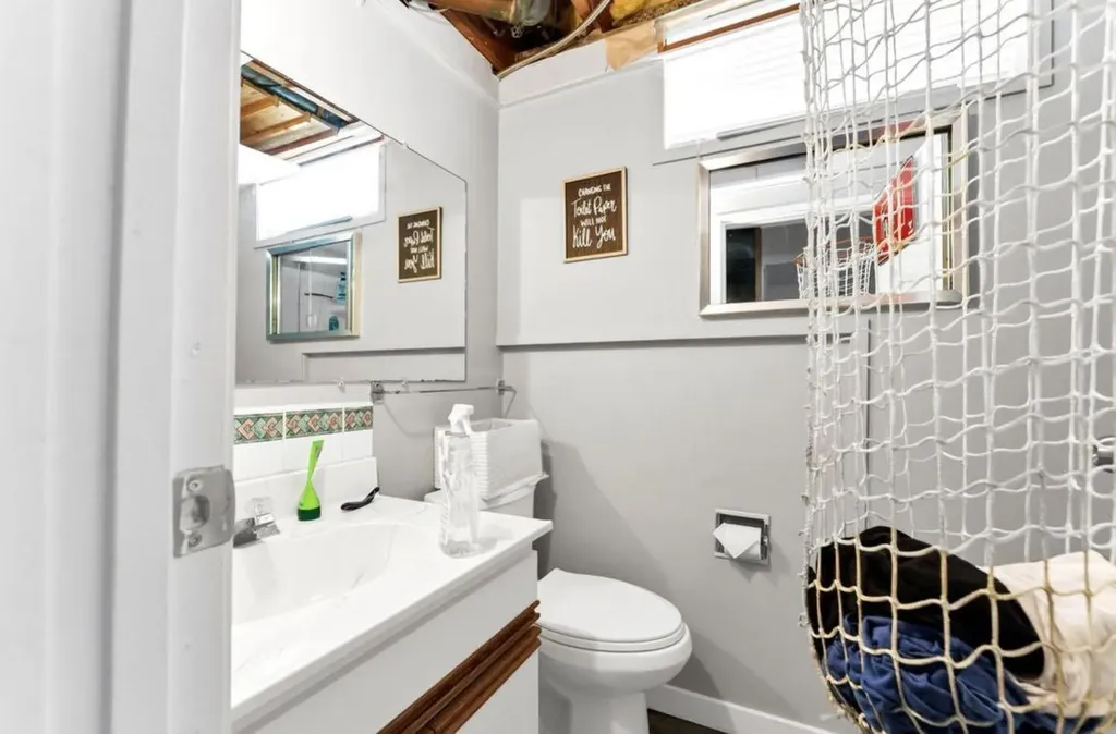 1265 2 Avenue NE Medicine Hat AB T1A 6A7