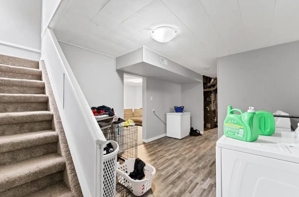 1265 2 Avenue NE Medicine Hat AB T1A 6A7
