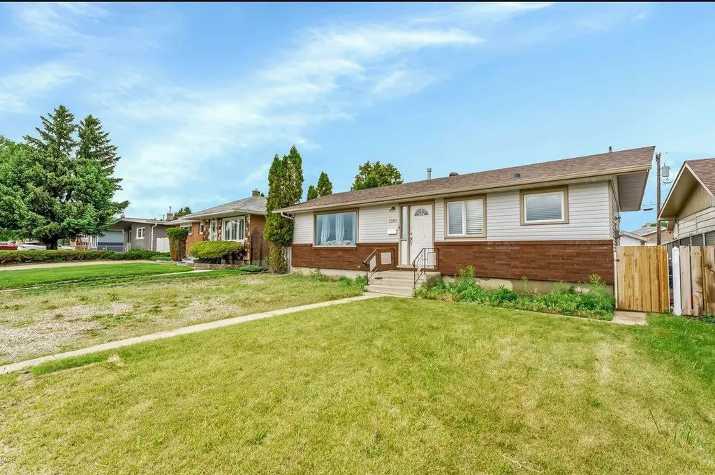 1265 2 Avenue NE Medicine Hat AB T1A 6A7