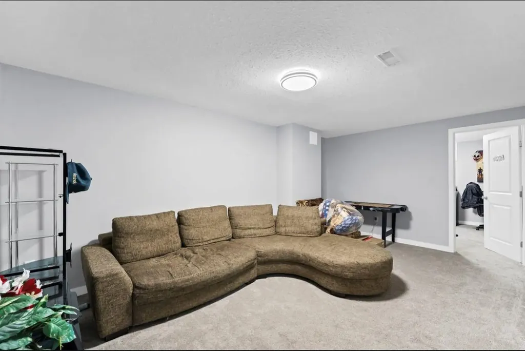 1265 2 Avenue NE Medicine Hat AB T1A 6A7