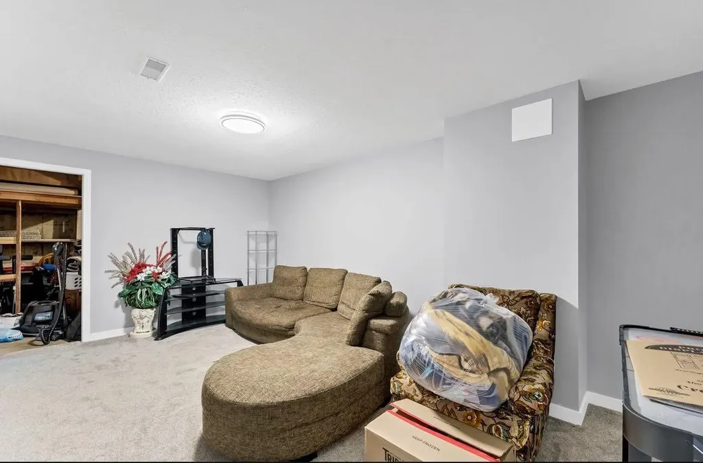 1265 2 Avenue NE Medicine Hat AB T1A 6A7
