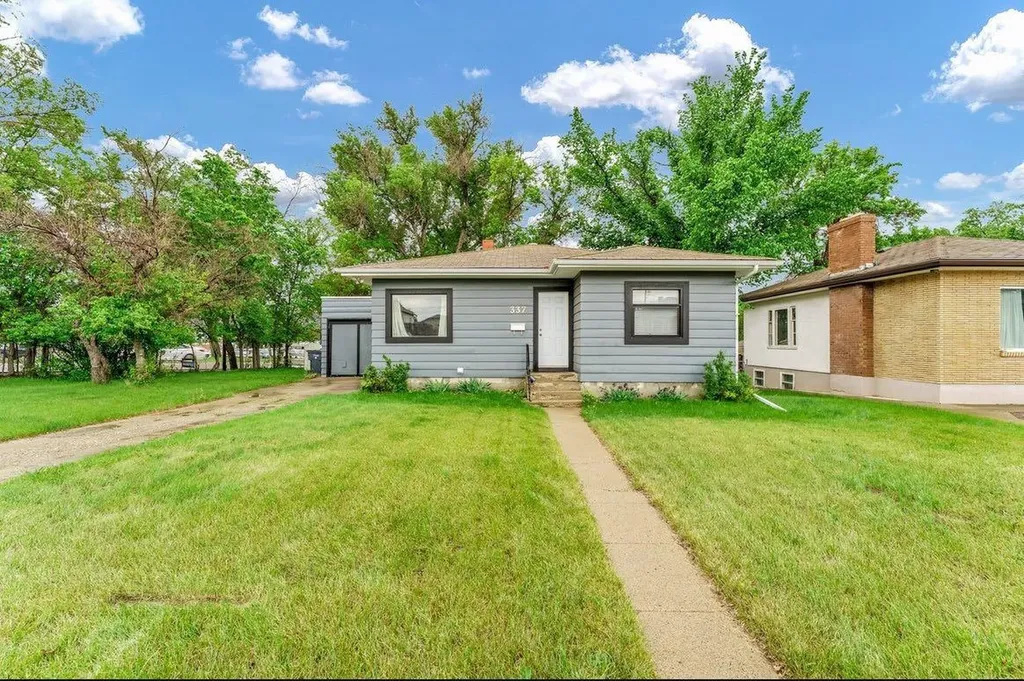 337 4 Street SW Medicine Hat AB T1A 4E7
