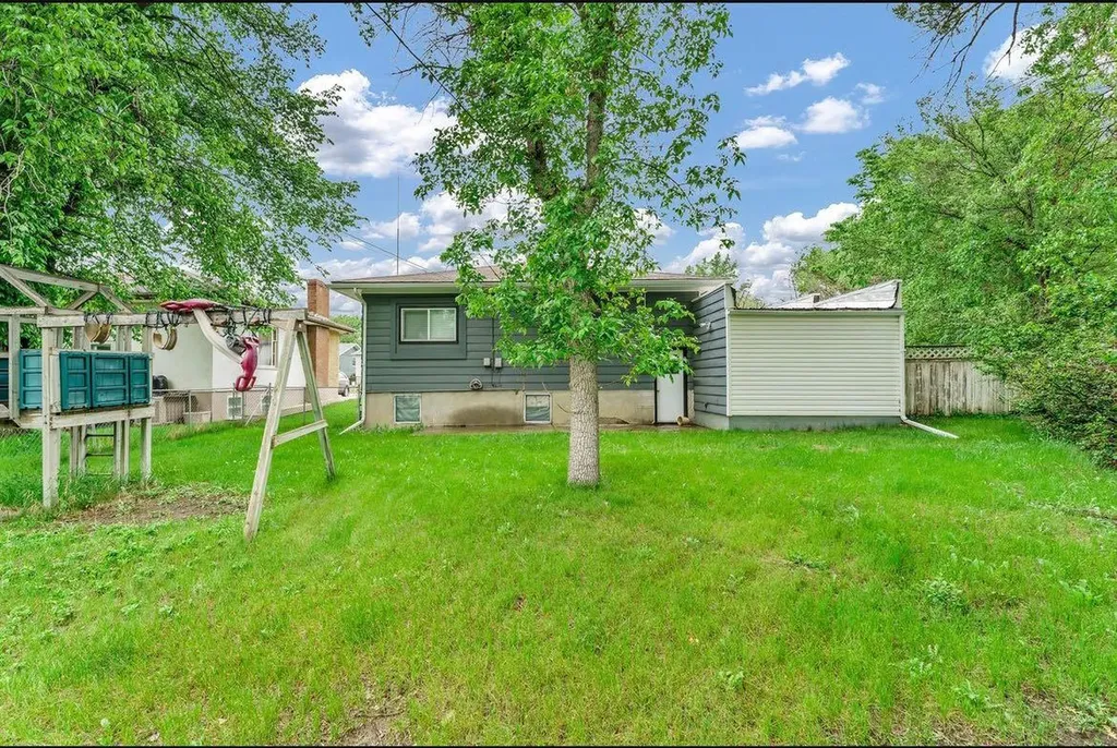337 4 Street SW Medicine Hat AB T1A 4E7