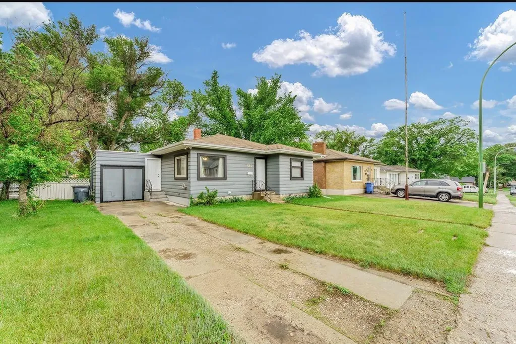 337 4 Street SW Medicine Hat AB T1A 4E7