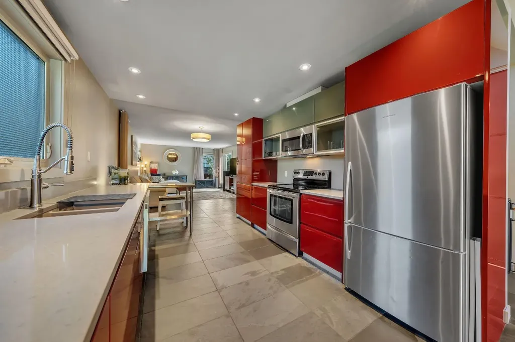 7 Deerwood Road SE Calgary AB T2J 6L2