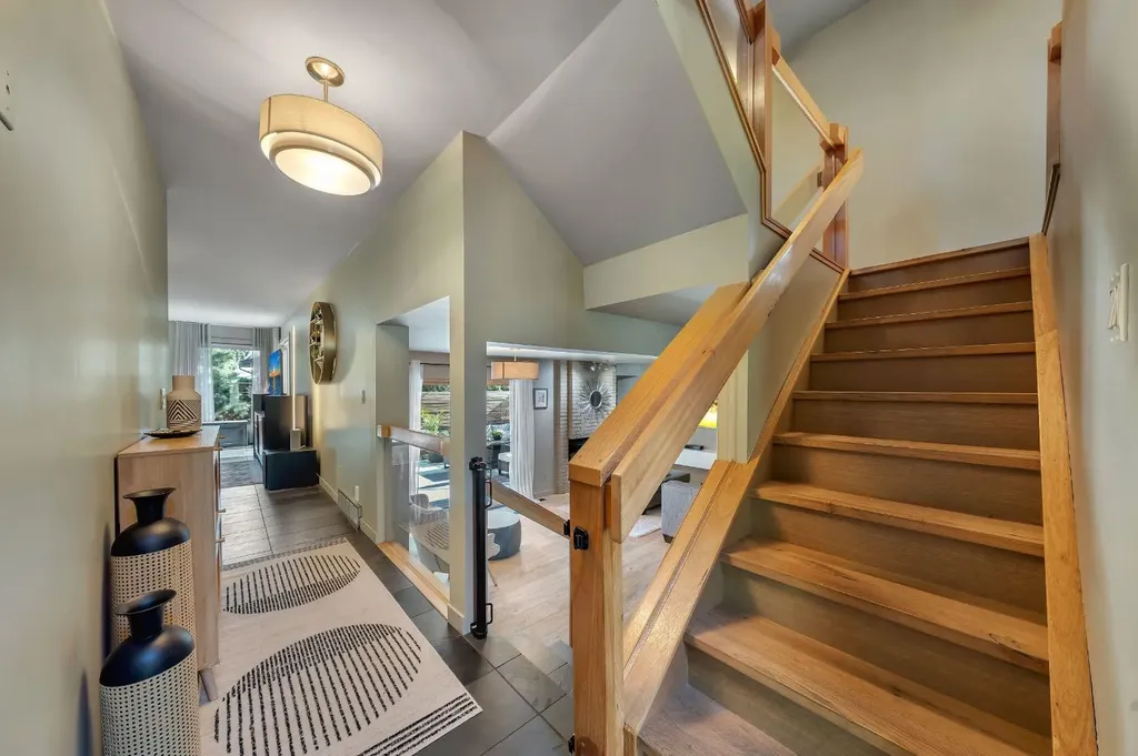 7 Deerwood Road SE Calgary AB T2J 6L2