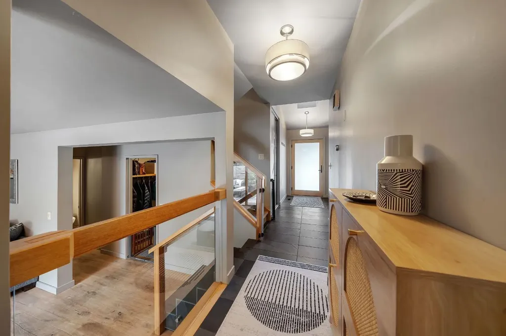 7 Deerwood Road SE Calgary AB T2J 6L2
