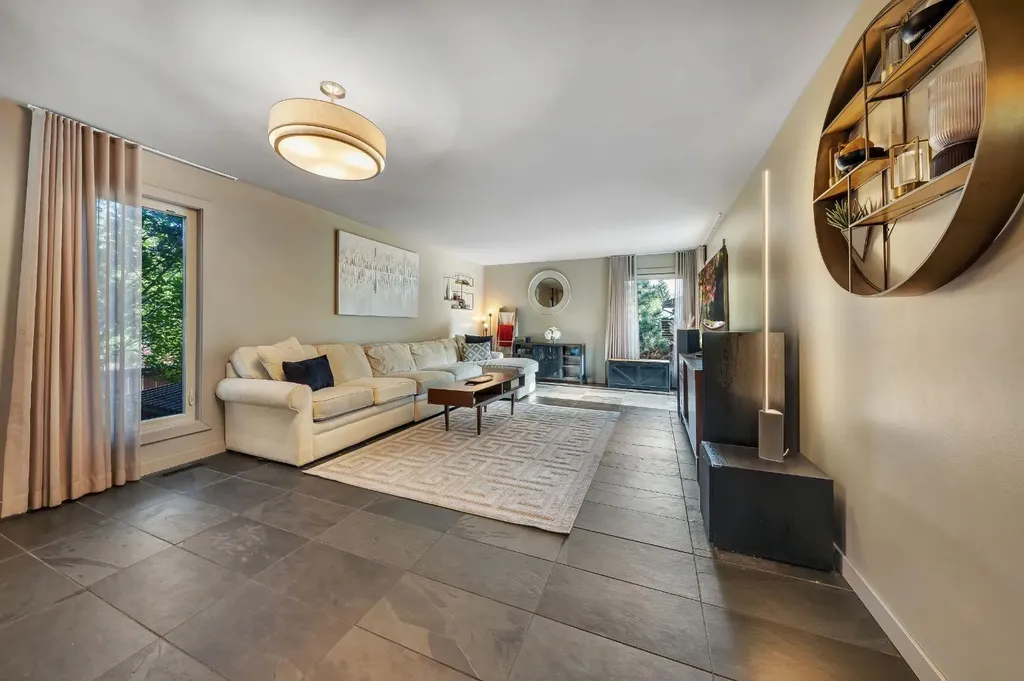7 Deerwood Road SE Calgary AB T2J 6L2