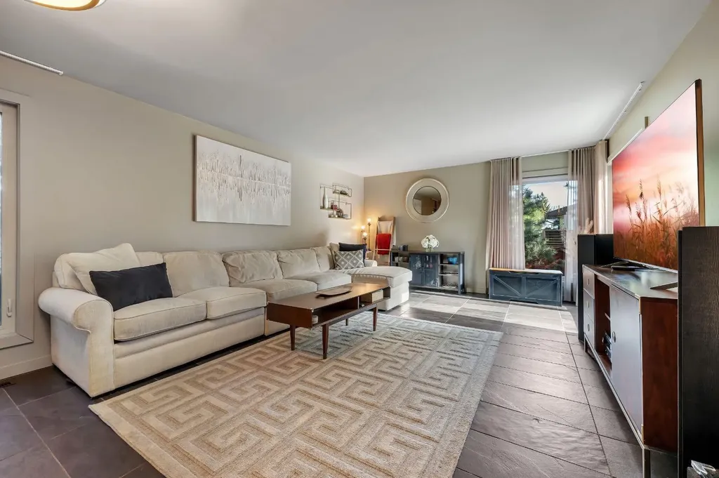 7 Deerwood Road SE Calgary AB T2J 6L2