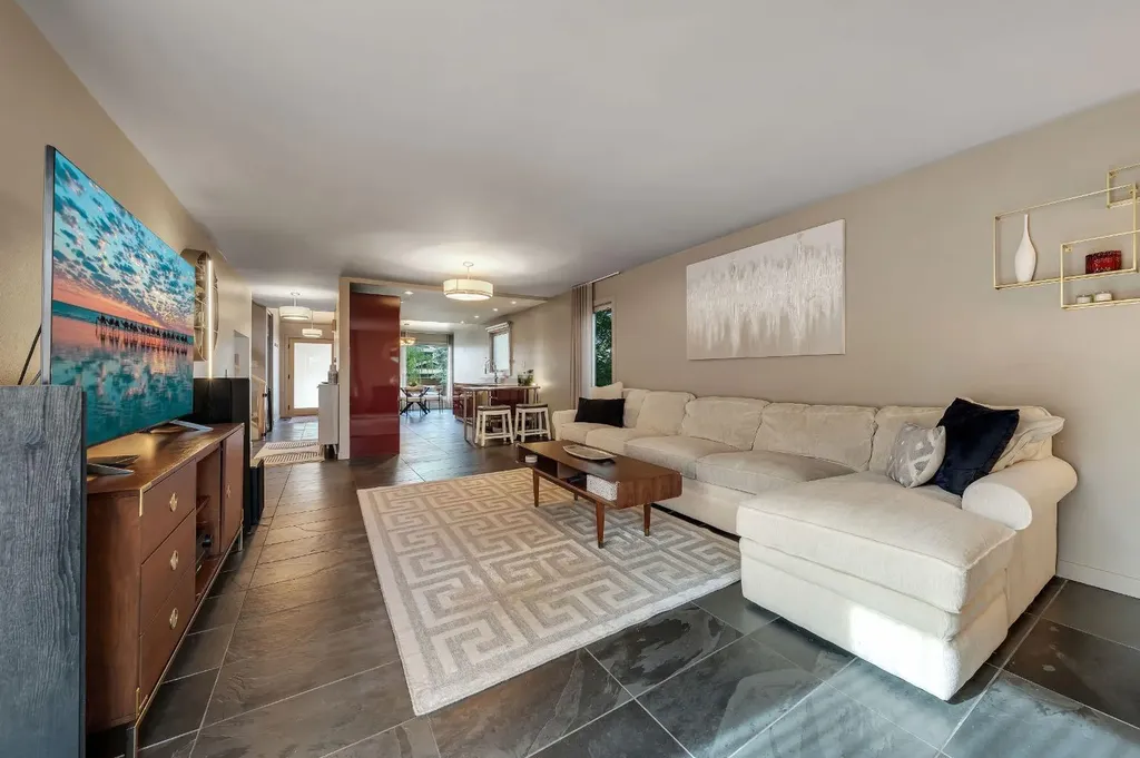 7 Deerwood Road SE Calgary AB T2J 6L2