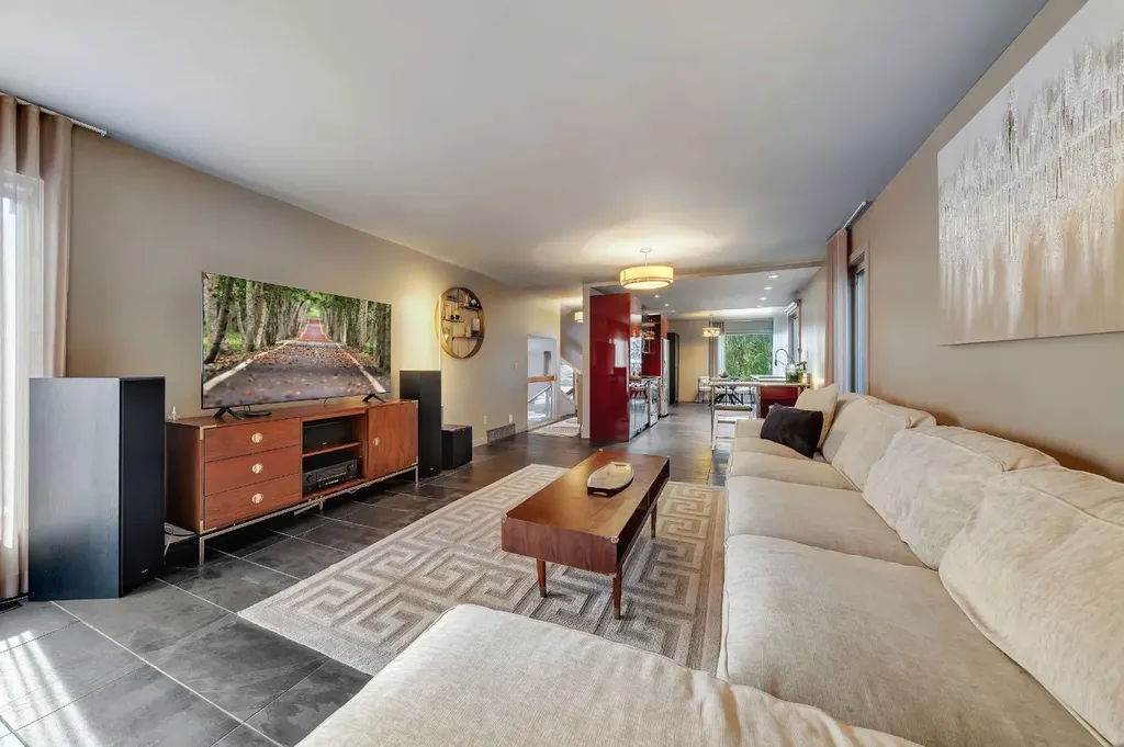 7 Deerwood Road SE Calgary AB T2J 6L2