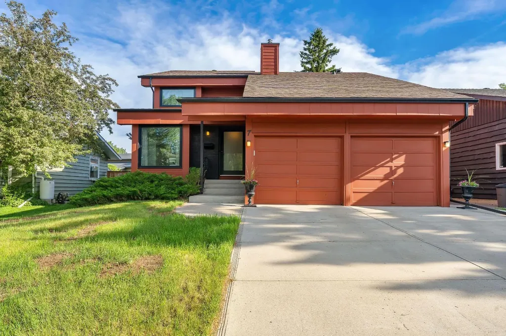 7 Deerwood Road SE Calgary AB T2J 6L2